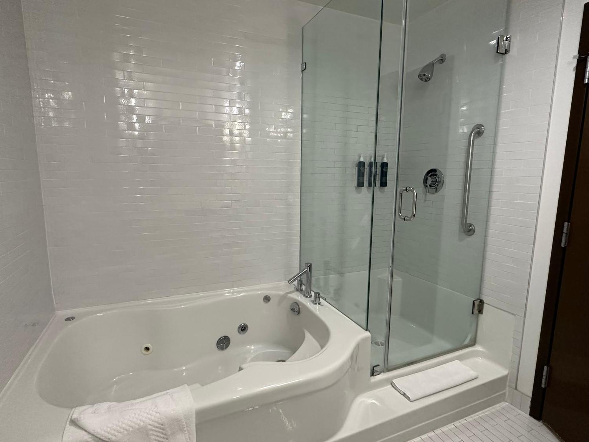 Four Points By Sheraton Edmonton Gateway Esterno foto